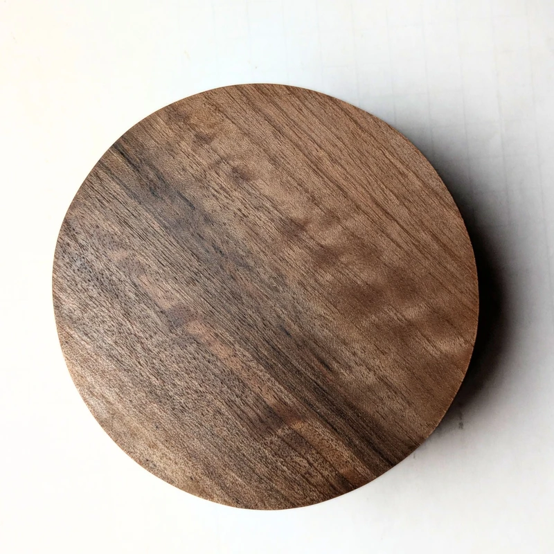 عکس شماره 3 : زیرسیگاری مدل کلاسیک چوبی