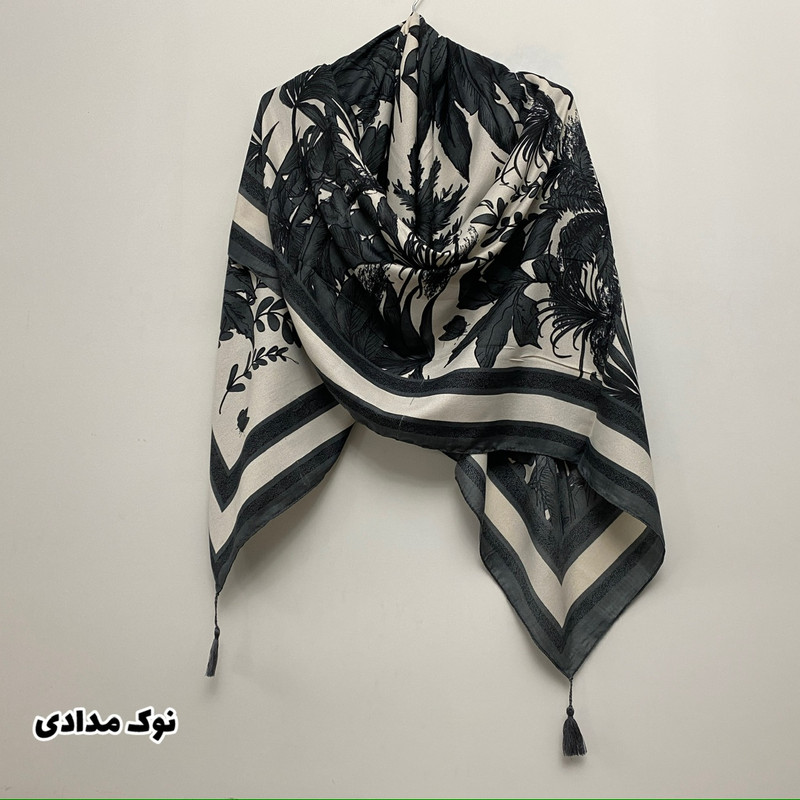روسری زنانه مدل نخ پنبه چهارفصل منگوله دار کد 1389