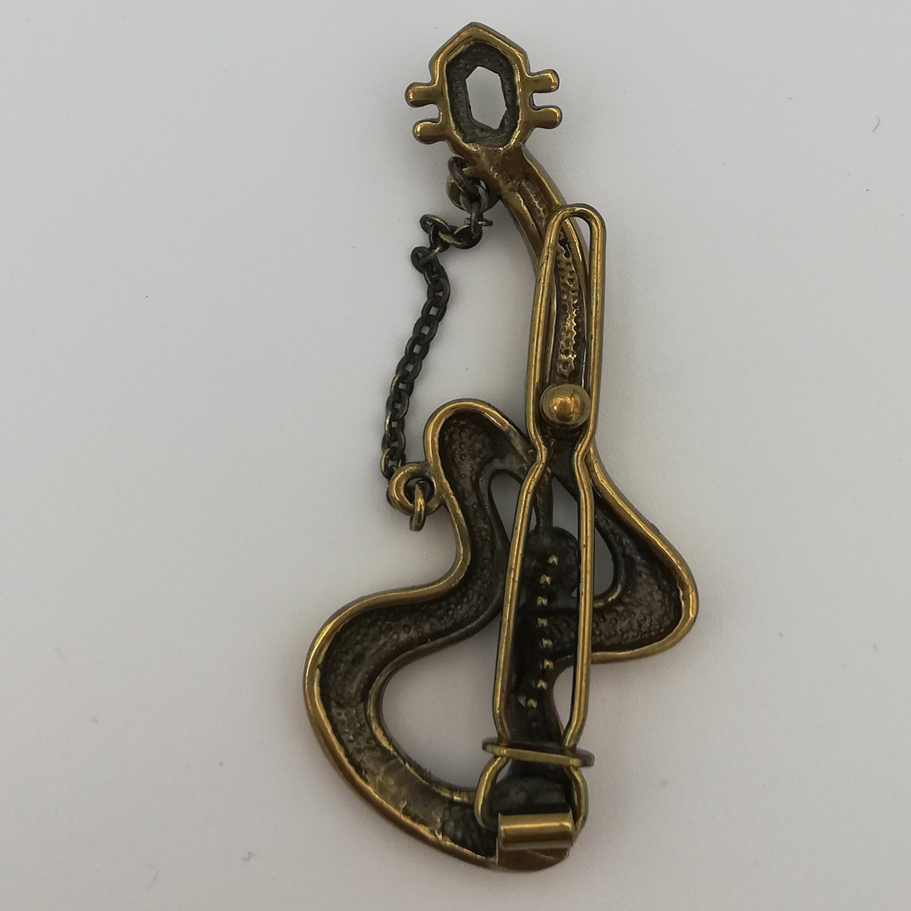 گل سینه دخترانه مدل گیتار گل سینه دخترانه مدل گیتار