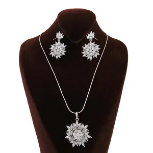 نیم ست نقره زنانه بازرگانی میلادی مدل خورشیدی کد NTR_308