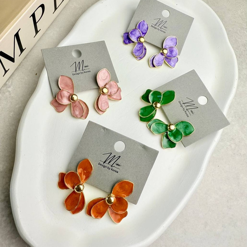 گوشواره میخی زنانه مدل رزینی طرح گل کد A24