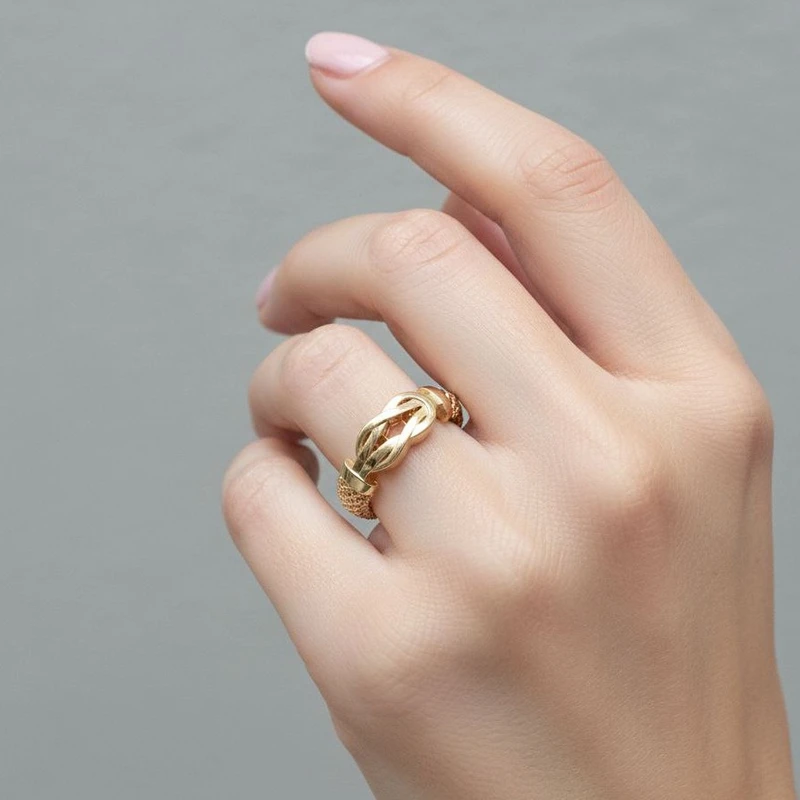 عکس شماره 3 : انگشتر طلا کم اجرت 18 عیار زنانه طلا و شمش برلیان مدل گره عشق سایز 55