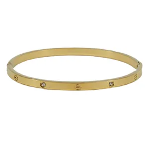 دستبند النگویی زنانه زودیکا مدل نگین دار کد AAD705