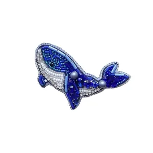 گل سینه زنانه مدل نهنگ 5051