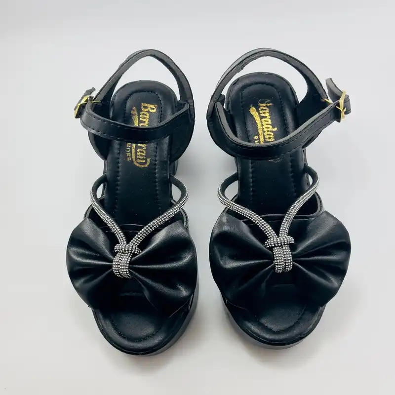 صندل زنانه مدل چرمی نگینی پاپیونی