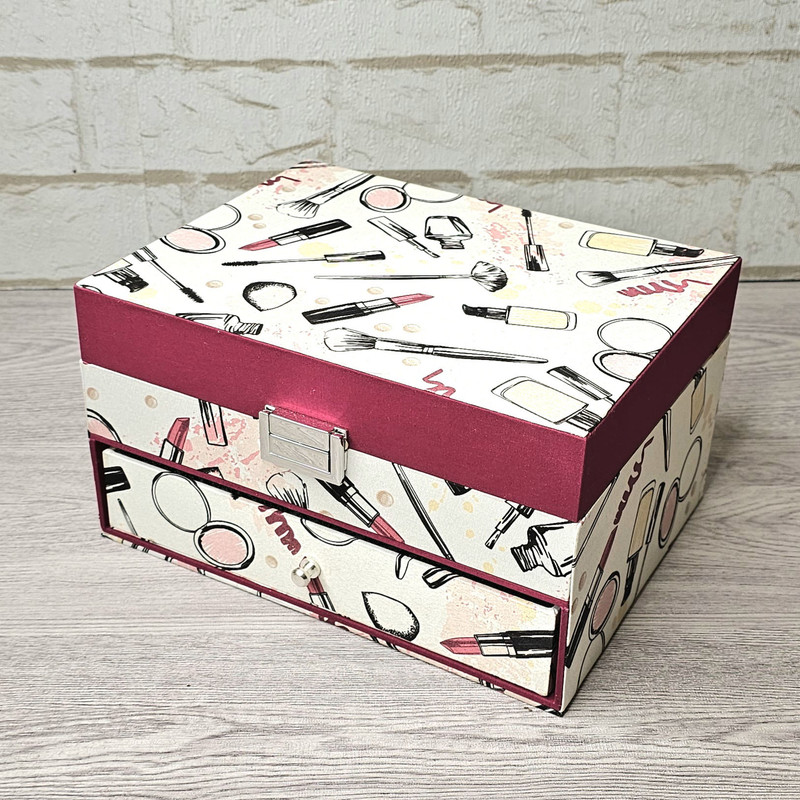 کیف لوازم آرایش زنانه مدل کشودار طرح میکاپ