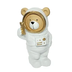 مجسمه طرح خرس فضانورد کد 2700