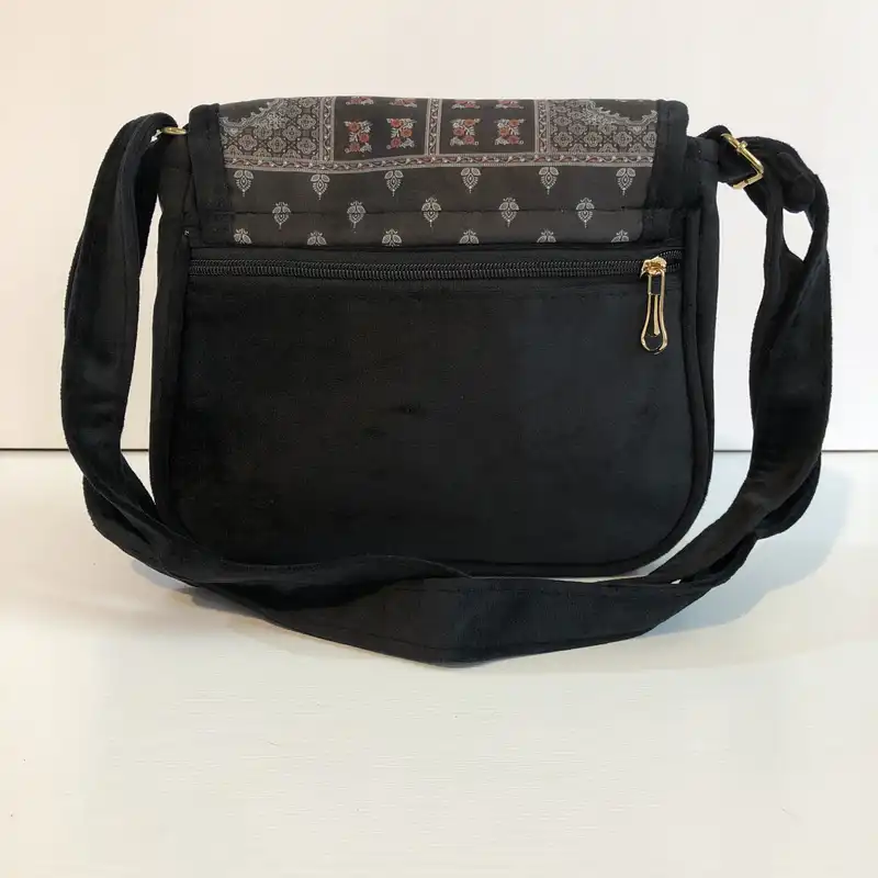 کیف دوشی زنانه مدل نورا