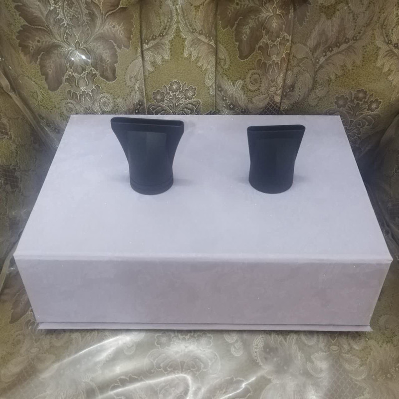 سشوار حرفه‌ای بابیلیس پرو مدل 35021 با موتور پرقدرت 2400 وات AC، قابلیت کراتینه کردن مو، تولید یون منفی، تنظیم دما در سه حالت، تنظیم سرعت در دو حالت، همراه با متمرکزکننده باریک و پهن