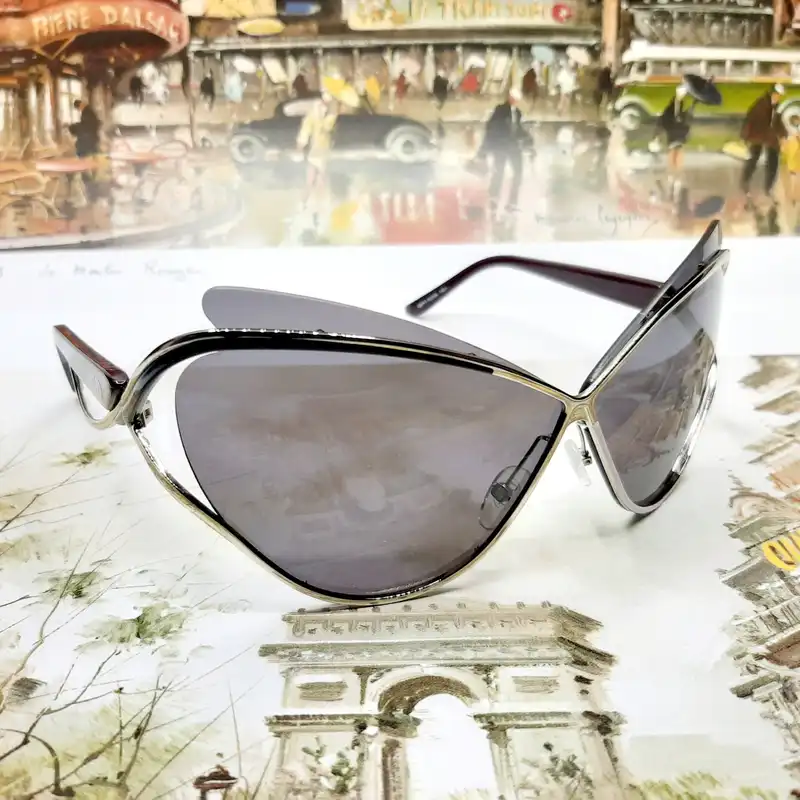 عینک آفتابی زنانه  مدل D4BTY1y23