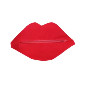 کیف لوازم آرایش زنانه مدل لب