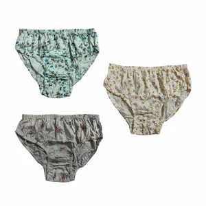 شورت زنانه مدل گل دار بسته سه عددی