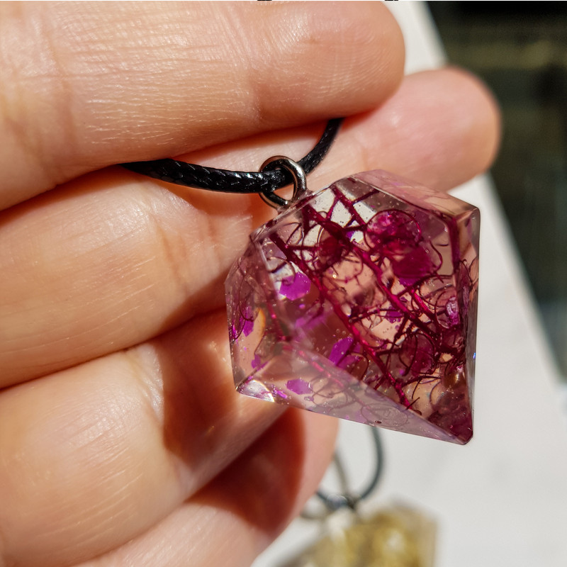 گردنبند دخترانه مدل رزینی منشور 2