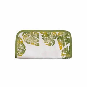 کیسه نان مدل جا لقمه ای زیپ زاپ برگ سایز 23x23 سانتی متر