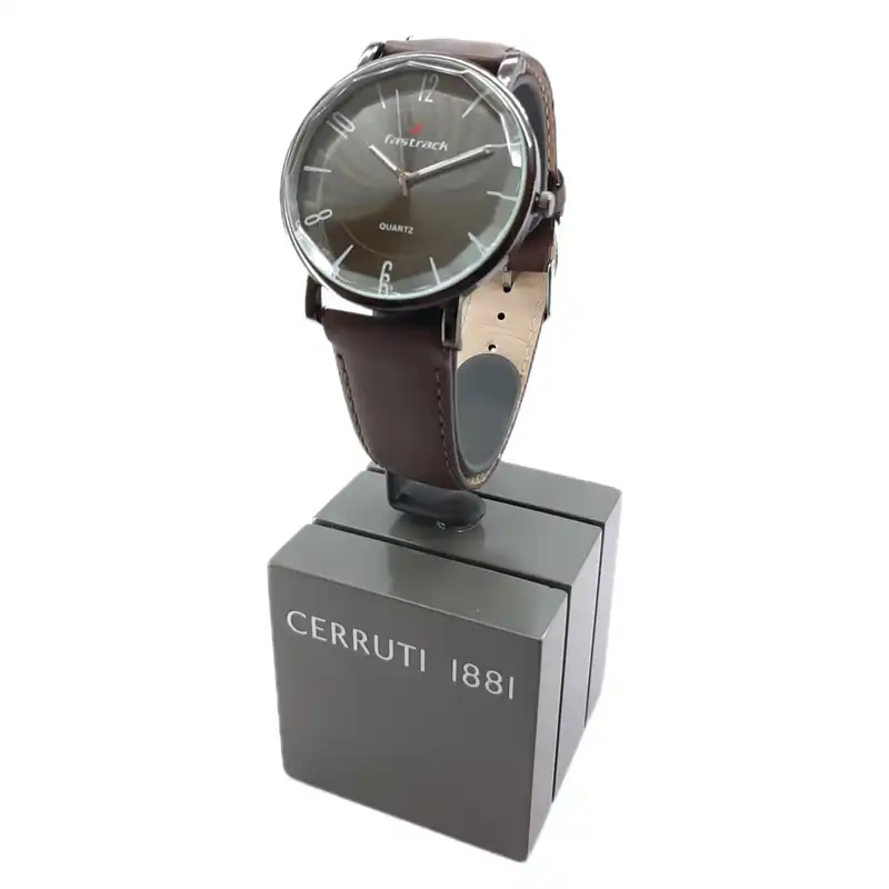 ساعت مچی عقربه ای مدل بند چرمی کد 0013