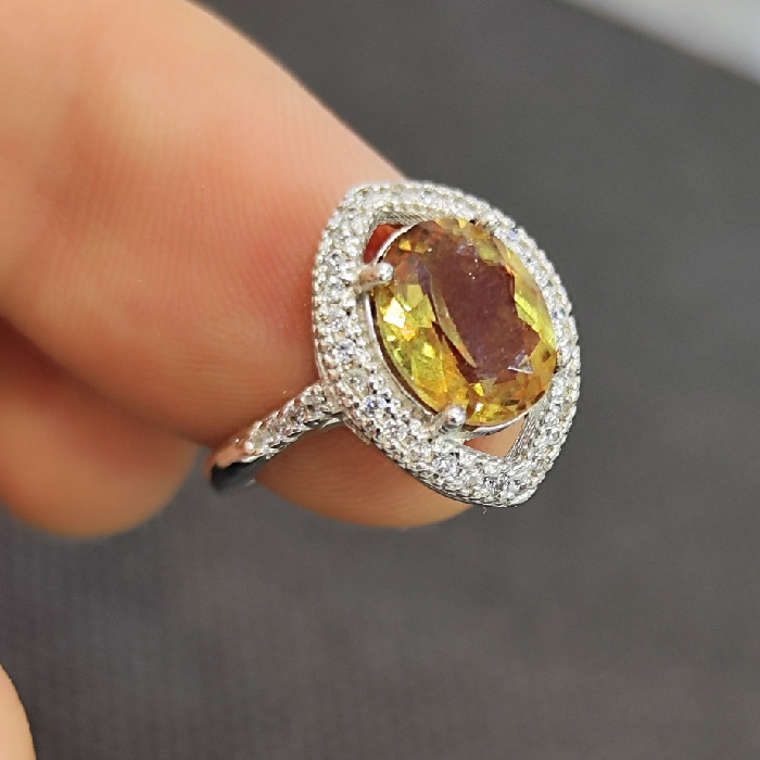 انگشتر نقره زنانه مدل سنگ الکساندریت کد 524 انگشتر نقره زنانه مدل سنگ الکساندریت کد 524