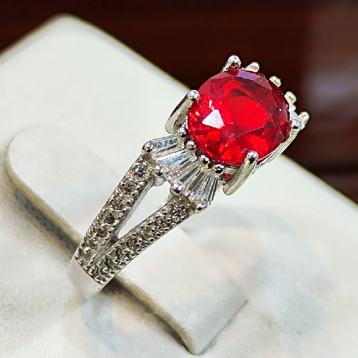 انگشتر نقره زنانه مدل سنگ یاقوت صنعتی کد 251 انگشتر نقره زنانه مدل سنگ یاقوت صنعتی کد 251