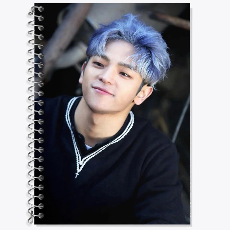 دفتر زبان 50 برگ خندالو مدل سه خط طرح ووجین گروه استری کیدز Stray Kids کد 11867