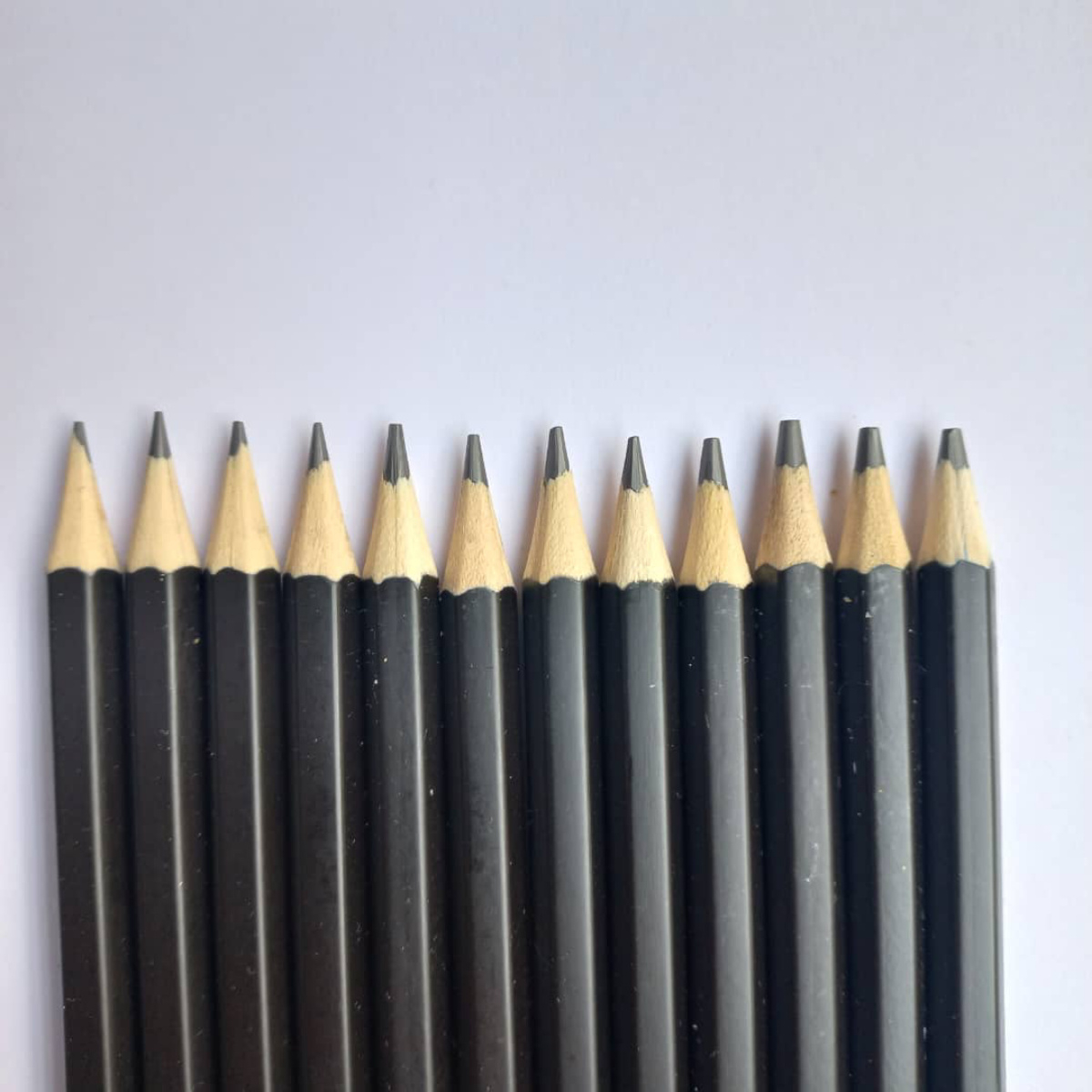 مداد طراحی ونیدز مدل ARTIST بسته 12 عددی مداد طراحی ونیدز مدل ARTIST بسته 12 عددی