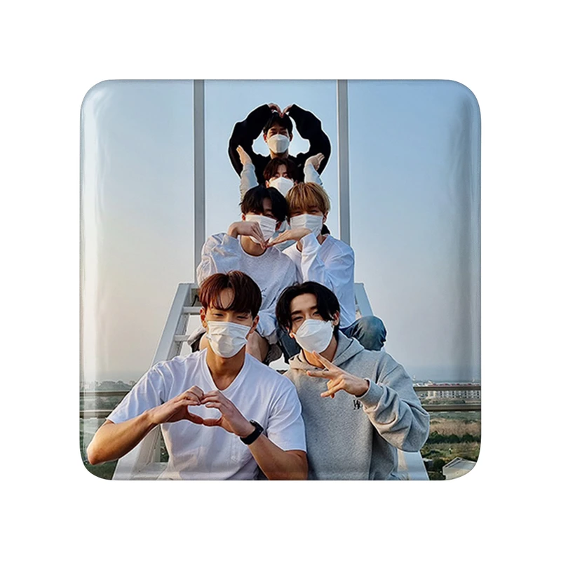 مگنت خندالو طرح گروه مانستا اکس Monsta X  مدل مربعی کد 21204