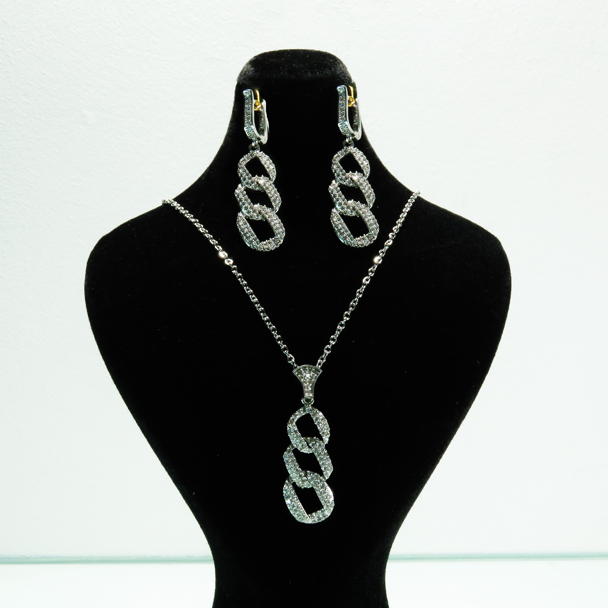 نیم ست نقره زنانه کد AV043-2 نیم ست نقره زنانه کد AV043-2