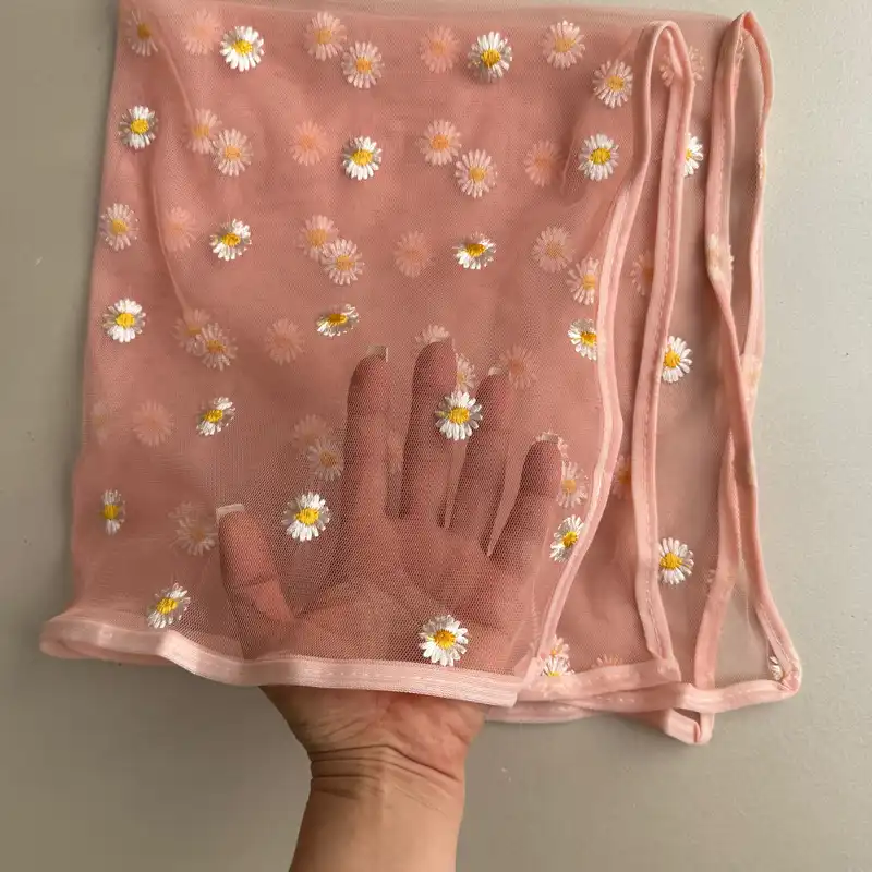 روسری زنانه مدل توری گل بابونه ای کد 60