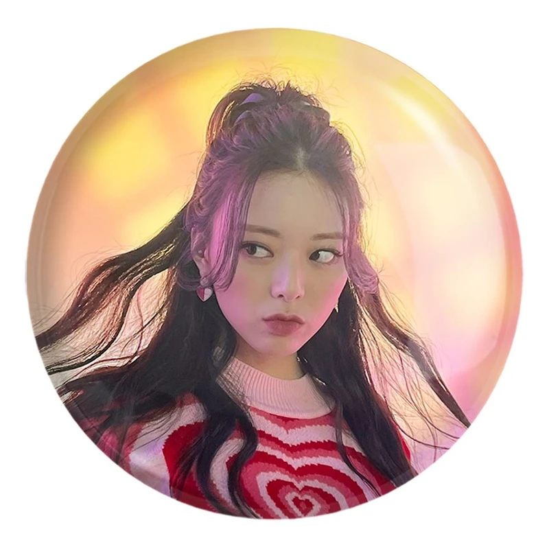 پیکسل خندالو طرح یونا گروه ایتزی ITZY کد 20215 مدل بزرگ