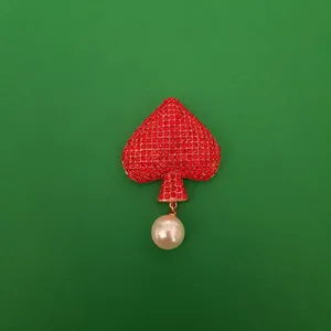 سنجاق سینه زنانه مدل قلب مرواریدی