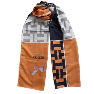 شال زنانه هرمس مدل نخی چهارخانه اسب دار کد 324