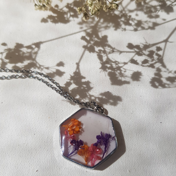 گردنبند دخترانه مدل رزینی گل دار