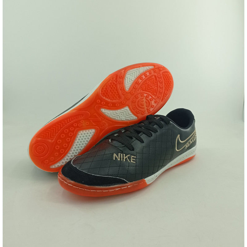 قیمت و خرید کفش فوتسال مردانه مدل magista.b87