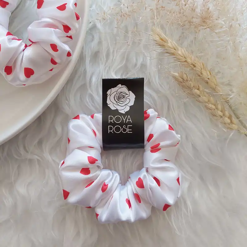 کش مو زنانه مدل اسکرانچی ساتن طرح قلبی کد ap101