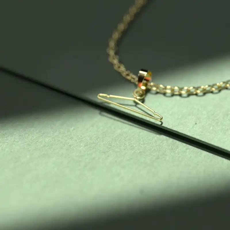 گردنبند طلا 18 عیار زنانه مدوپد مدل چوب لباسی کد UU2-1-1082