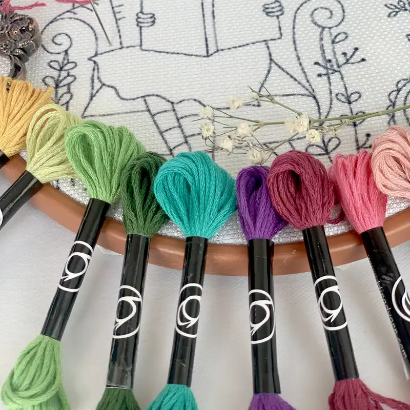 بسته آموزش گلدوزی مدل دختر دانا مجموعه 18 عددی