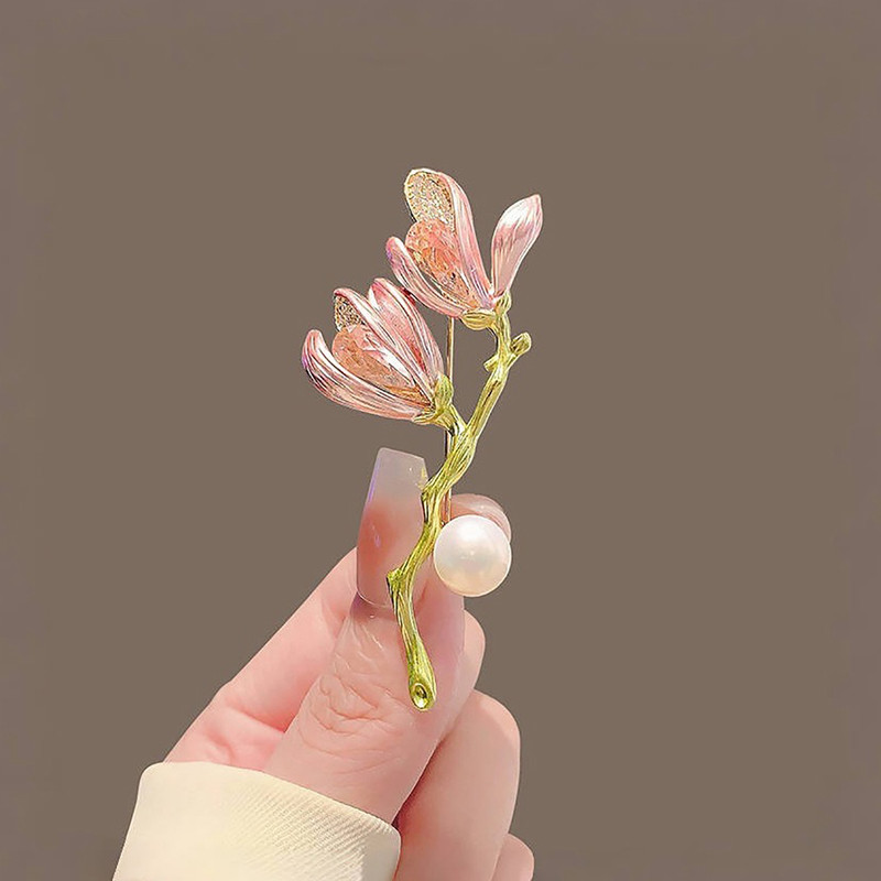 گل سینه زنانه مدل گل لیلیوم کد 00911