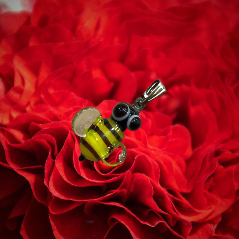 آویز گردنبند دخترانه مدل زنبور عسل آویز گردنبند دخترانه مدل زنبور عسل