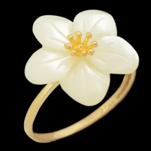 انگشتر طلا 18 عیار زنانه طلای مستجابی مدل گل صدف کد 670181