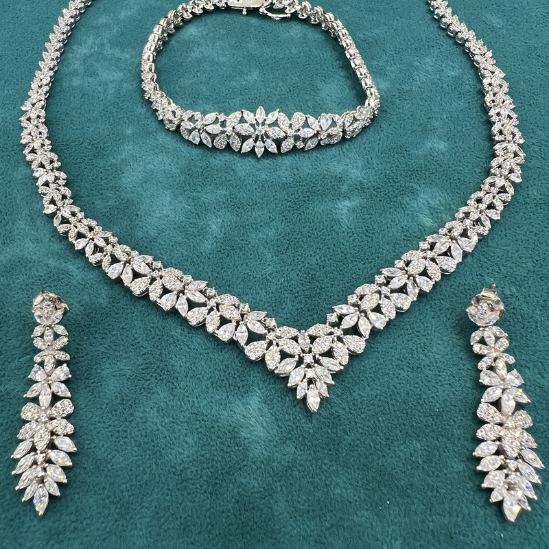 ست نقره زنانه مدل سوپر لوکس جواهری مزین به روکش طلای 849-340