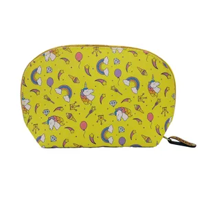 کیف لوازم آرایش زنانه مدل کجراه نیمگرد طرح تک شاخ