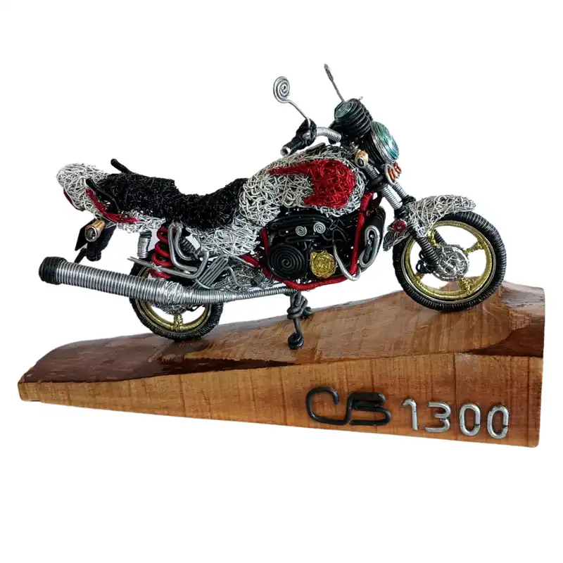 مجسمه سیمی مدل موتور cb 1300