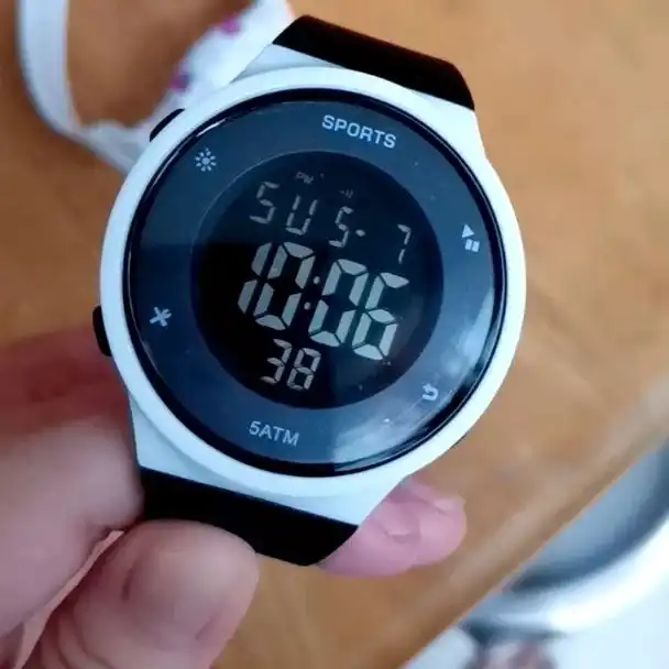 ساعت مچی دیجیتال مدل تک زمانه کرنومتردار بند سیلیکونی کد 03