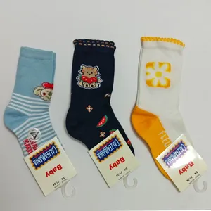 جوراب دخترانه مدل فانتزی مجموعه 3 عددی