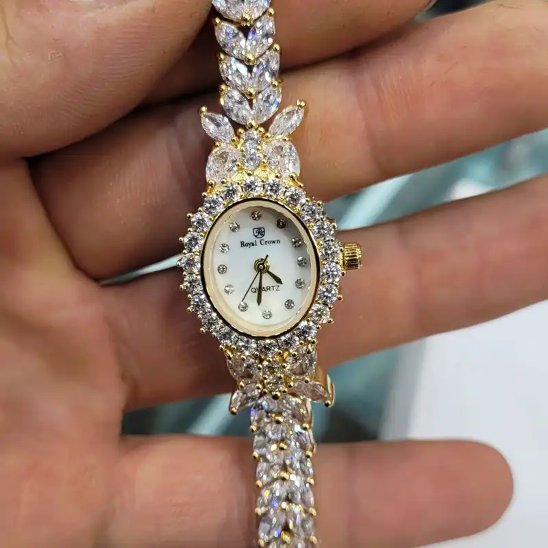 ساعت مچی عقربه ای زنانه رویال کرون مدل فول نگین t