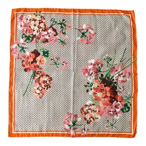 روسری زنانه مدل گلدار