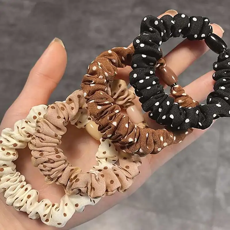 کش مو زنانه مدل پلیسه خالخالی طرح اسکرانچی کد ngr340 بسته 2 عددی