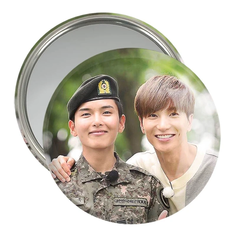 آینه جیبی خندالو مدل لیتوک و ریووک گروه سوپر جونیور Super Junior  کد 12194