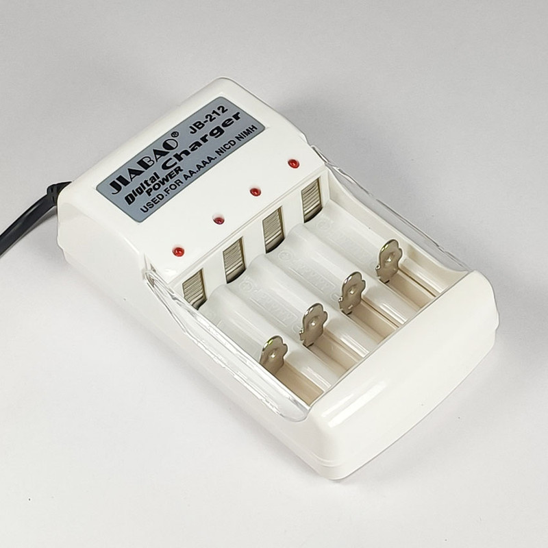 شارژر جیابائو مدل JB-212  کدAB402 به همراه باتری قلمی