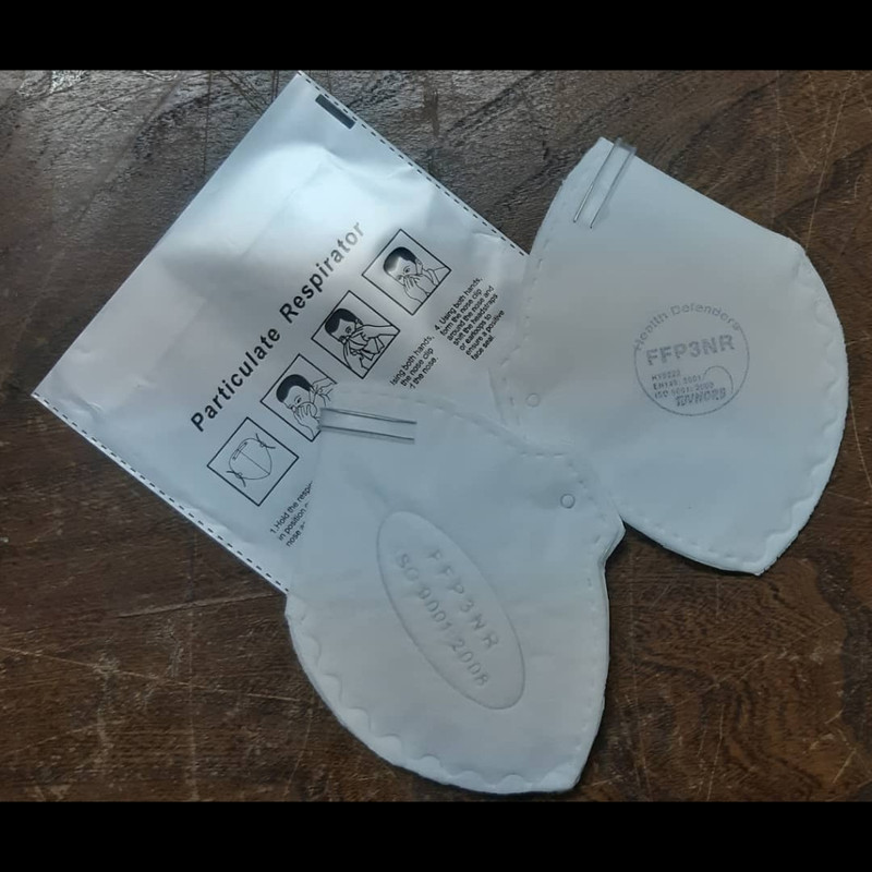 ماسک تنفسی هلث دیفندر مدل N95 شش لایه بسته 12 عددی