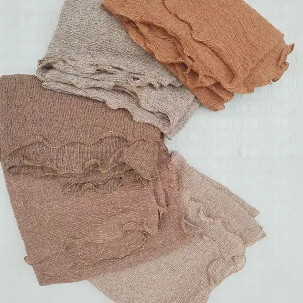 روسری زنانه مدل نخی پلیسه وارداتی طرح دونه برفی کد rosaridonebarfi