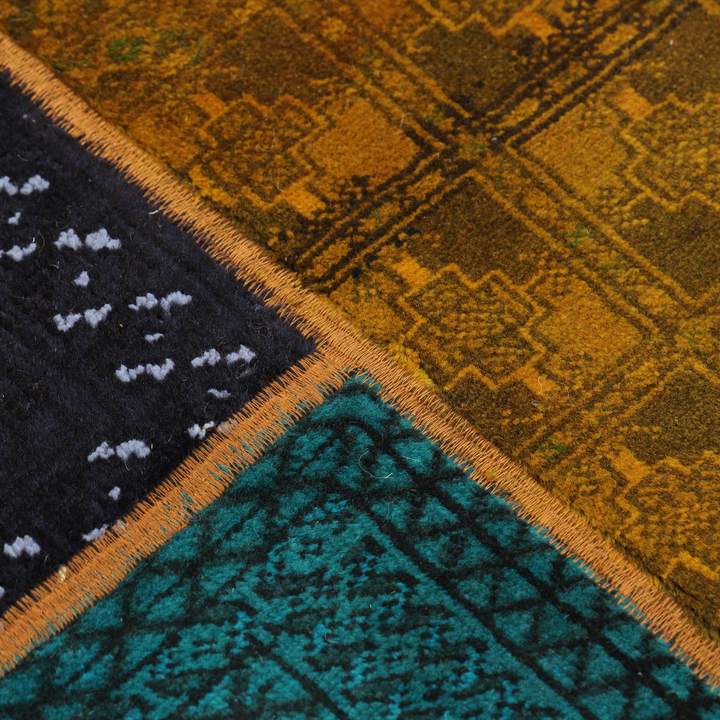 فرش دستبافت یک و نیم متری طرح چهل تکه کد 40206130